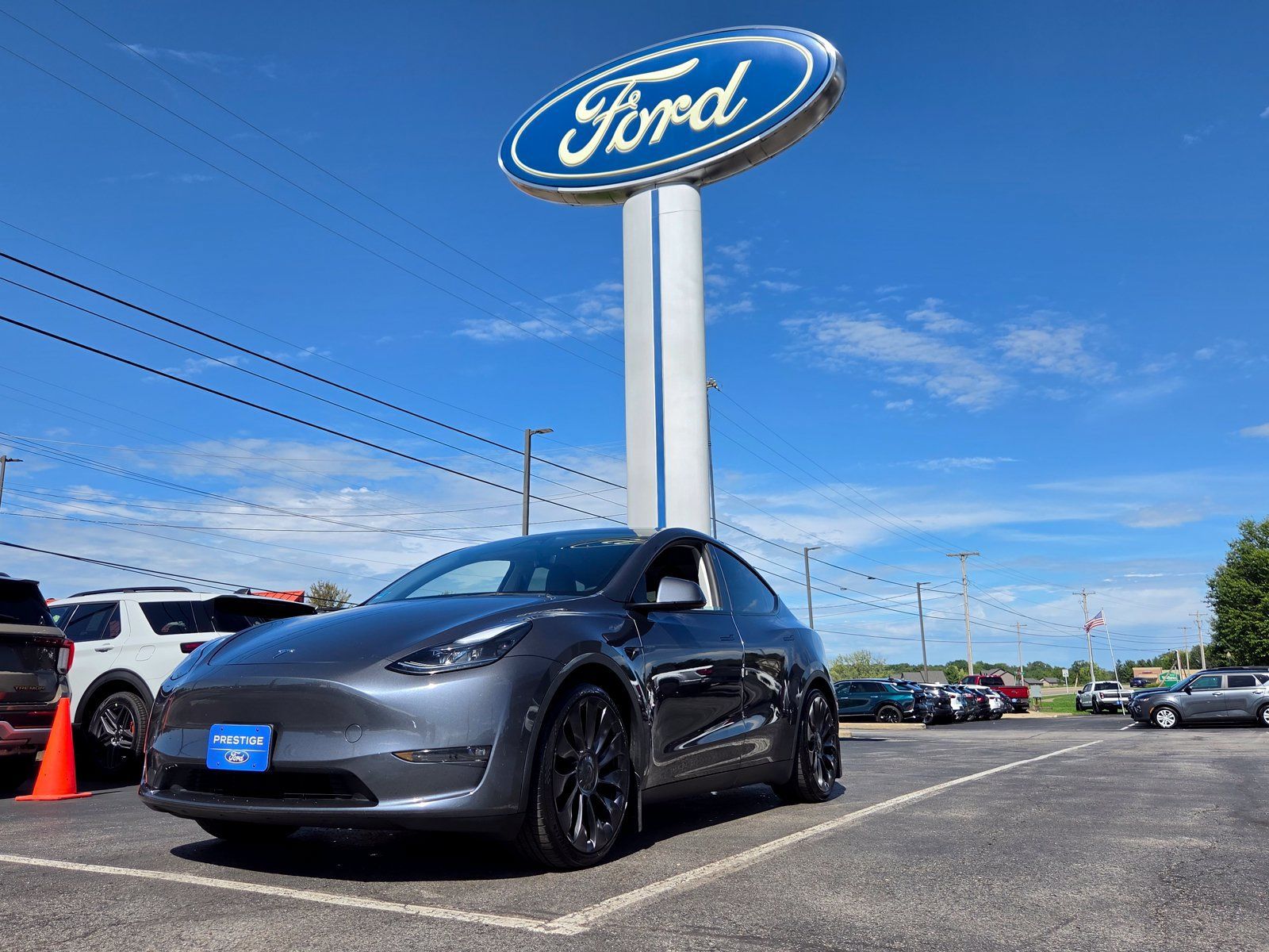 Used 2023 Tesla Model Y Performance AWD/4WD image 2