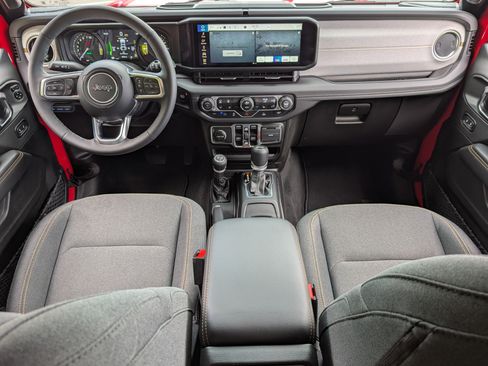Used 2025 Jeep Wrangler Unlimited Sahara AWD/4WD image 22