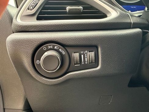 New 2027 Chrysler Pacifica Select AWD/4WD image 28