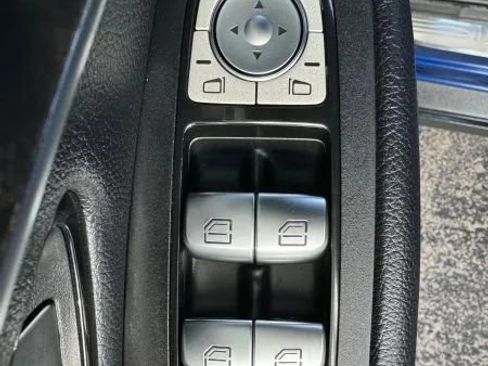 Used 2018 Mercedes-Benz GLC 300 w/ Premium Package image 35