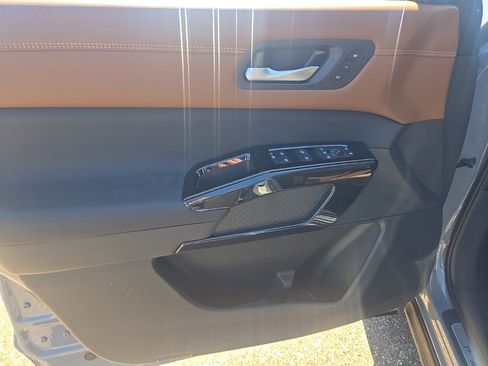 New 2026 Nissan Pathfinder Platinum AWD/4WD image 11