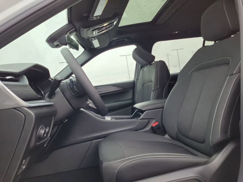 New 2025 Jeep Grand Cherokee L Laredo image 22