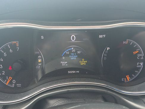 Used 2022 Jeep Grand Cherokee Laredo X AWD/4WD image 19