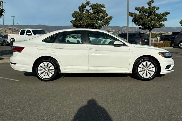 Used 2019 Volkswagen Jetta SE FWD image 3
