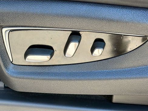 Used 2015 Cadillac Escalade Premium image 25