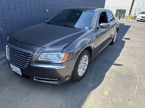 Used 2014 Chrysler 300 RWD image 7