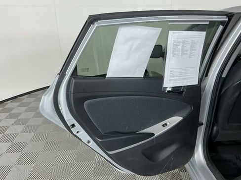 Used 2013 Hyundai Accent SE image 21