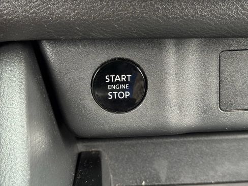 Used 2024 Nissan Rogue SV AWD/4WD image 17