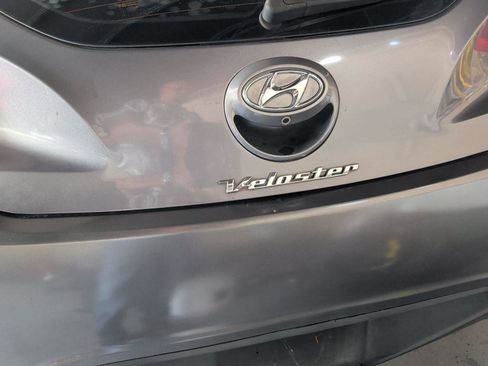 Used 2016 Hyundai Veloster FWD image 11