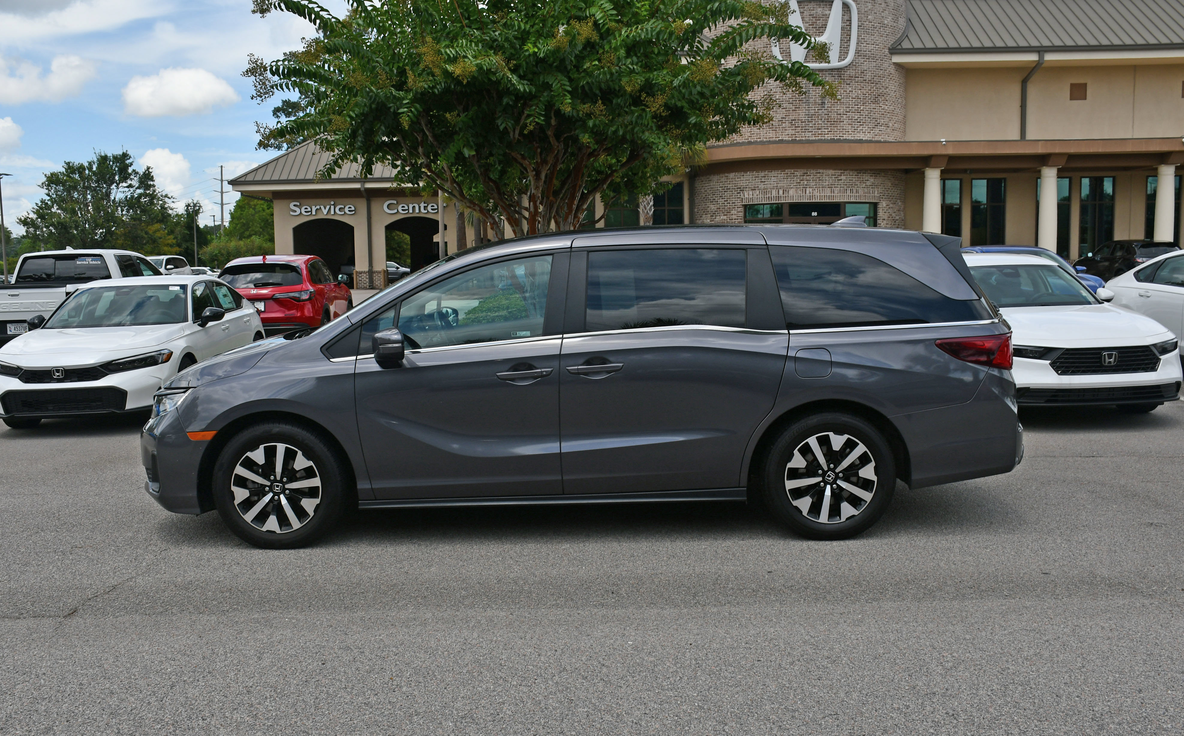 Used 2025 Honda Odyssey EX-L image 2