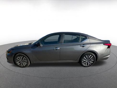 Used 2025 Nissan Altima 2.5 SV image 8