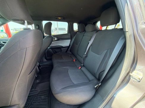 Used 2024 Jeep Compass Sport AWD/4WD image 15