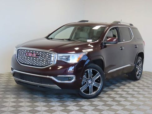 Used 2018 GMC Acadia Denali w/ Technology Package FWD image 1