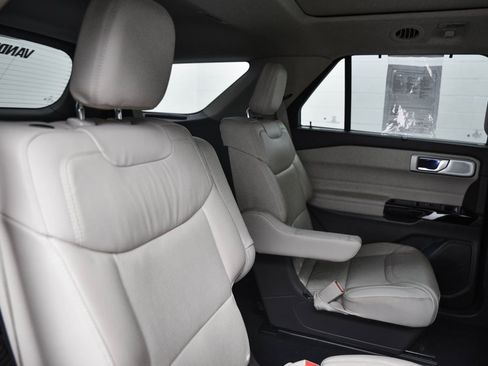 Used 2023 Ford Explorer Platinum w/ Technology Package image 14