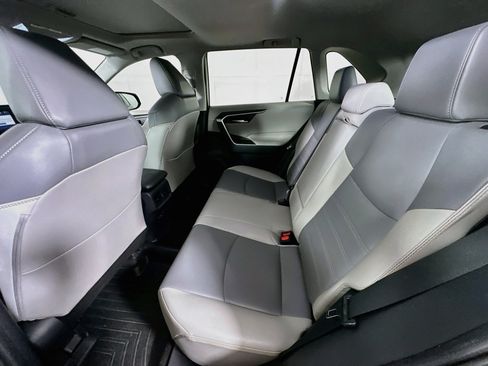 Used 2019 Toyota RAV4 XLE Premium w/ Cold Weather Package FWD image 27