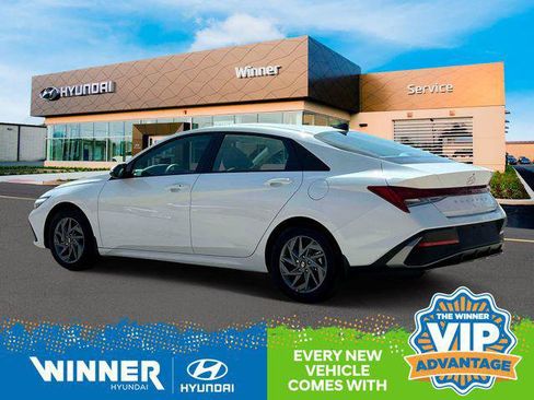 New 2025 Hyundai Elantra Blue image 4