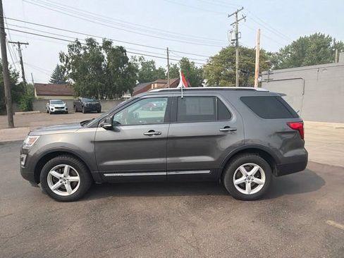 Used 2017 Ford Explorer XLT AWD/4WD image 6