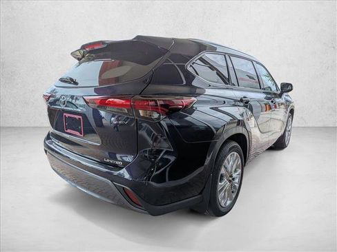 New 2026 Toyota Highlander Limited image 2