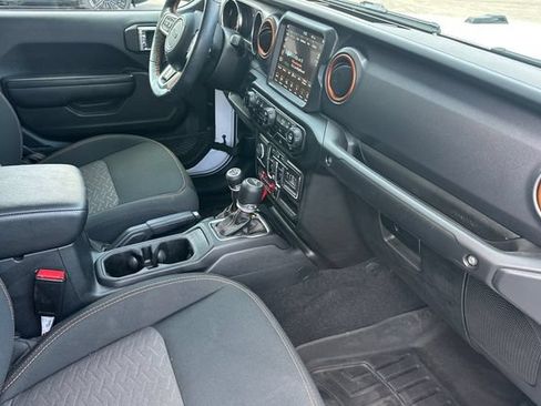 Used 2021 Jeep Gladiator Mojave AWD/4WD image 12