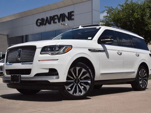 Used 2022 Lincoln Navigator Reserve AWD/4WD image 2