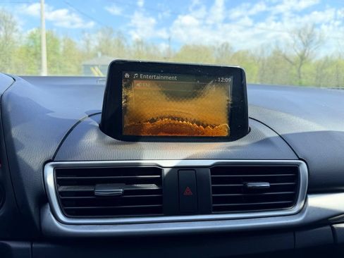 Used 2017 MAZDA MAZDA3 Sport FWD image 17