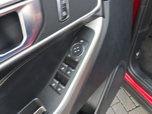 Used 2021 Ford Explorer XLT w/ Equipment Group 202A image 20