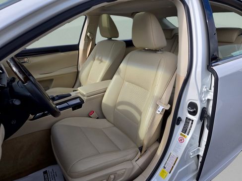 Used 2014 Lexus ES 350 w/ Premium Package FWD image 13