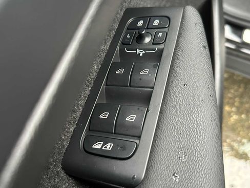 Used 2025 Volvo XC40 B5 Ultra w/ Climate Package image 21