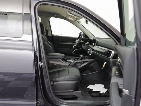 Used 2025 Kia Telluride LX image 19