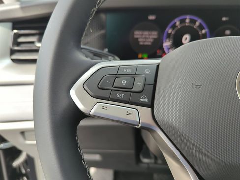 New 2026 Volkswagen Tiguan SE image 41