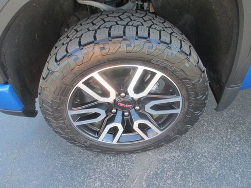 Used 2022 GMC Sierra 1500 AT4 w/ AT4 Preferred Package AWD/4WD image 14