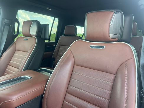 Used 2023 GMC Yukon XL Denali Ultimate w/ LPO, Floor Liner Package AWD/4WD image 15