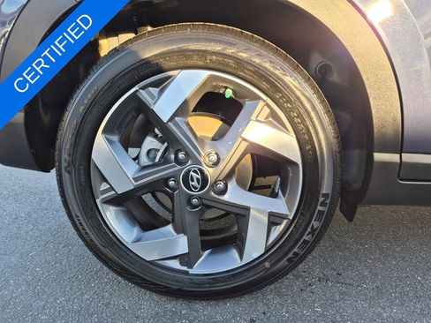 Used 2025 Hyundai Venue Limited image 9