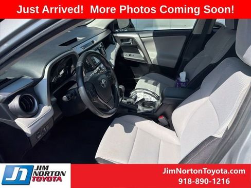 Used 2018 Toyota RAV4 XLE w/ Plus Extra Value Package FWD image 10