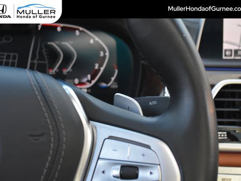 Used 2020 BMW 750i xDrive w/ Executive Package image 27