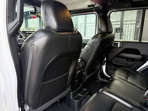 Used 2019 Jeep Wrangler Unlimited Sahara w/ Uconnect 4C Nav & Sound Group AWD/4WD image 21