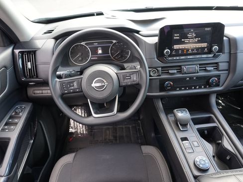 Used 2024 Nissan Pathfinder S AWD/4WD image 20