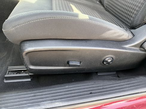 Used 2019 Dodge Challenger SXT image 22