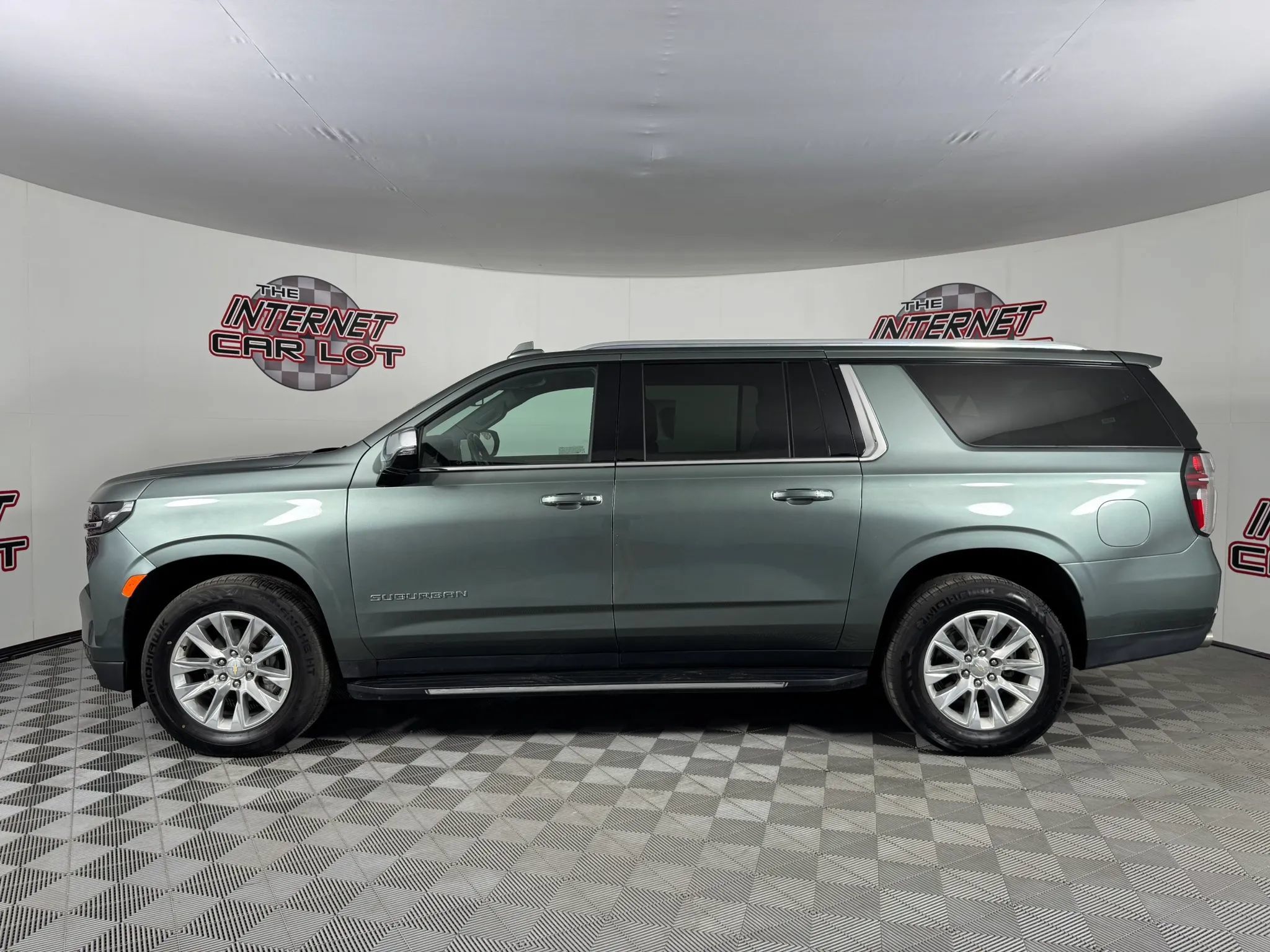 Used 2023 Chevrolet Suburban Premier AWD/4WD image 4