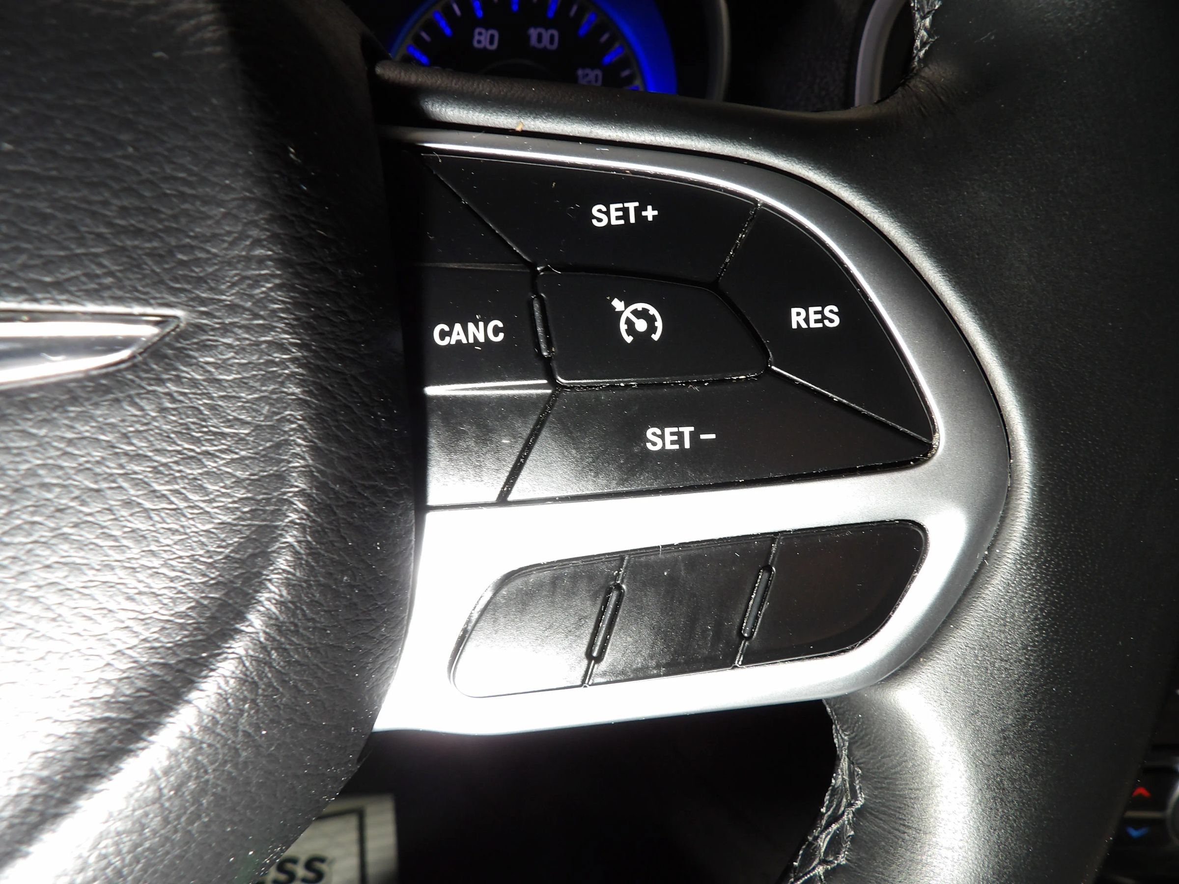 Used 2018 Chrysler 300 Touring L AWD/4WD image 18