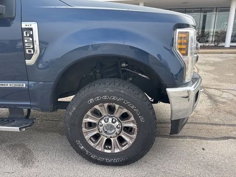 Used 2019 Ford F250 XLT w/ XLT Premium Package image 3