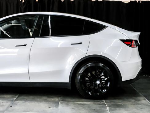 Used 2021 Tesla Model Y Long Range AWD/4WD image 14
