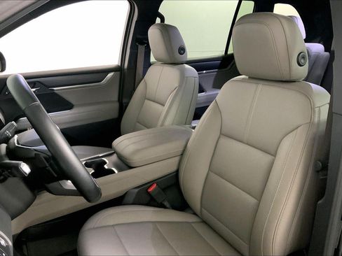 Used 2026 GMC Acadia Elevation w/ Elevation Premium Package FWD image 22