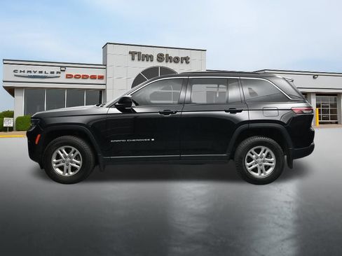 Used 2024 Jeep Grand Cherokee Laredo w/ MOPAR Finishing Package AWD/4WD image 2