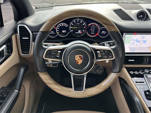 Used 2019 Porsche Cayenne E-Hybrid image 17