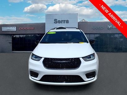 Used 2024 Chrysler Pacifica Touring-L w/ S Appearance Package