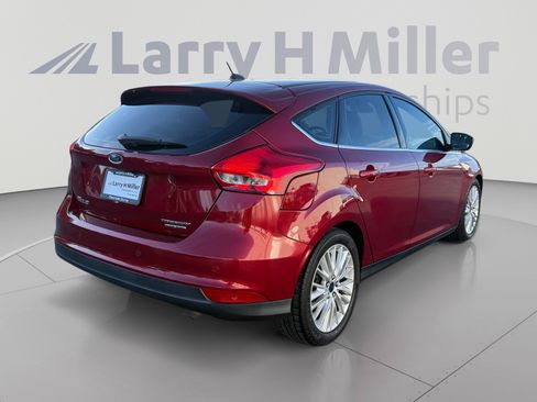 Used 2015 Ford Focus Titanium w/ Titanium Technology Package FWD image 5
