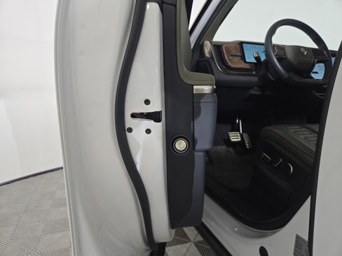 Used 2024 Rivian R1T Launch Edition AWD/4WD image 30