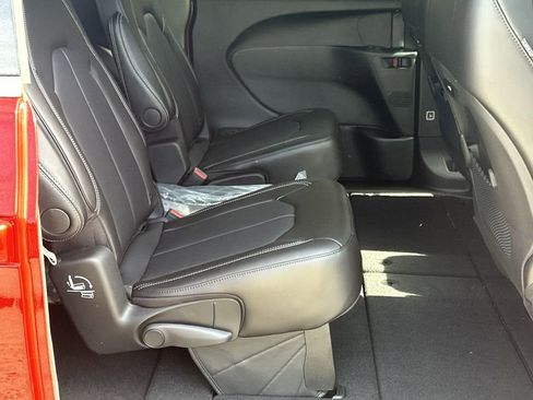 New 2026 Chrysler Pacifica Select FWD image 15