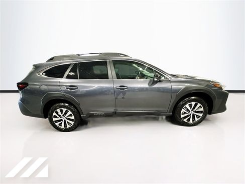 Used 2025 Subaru Outback Premium image 4